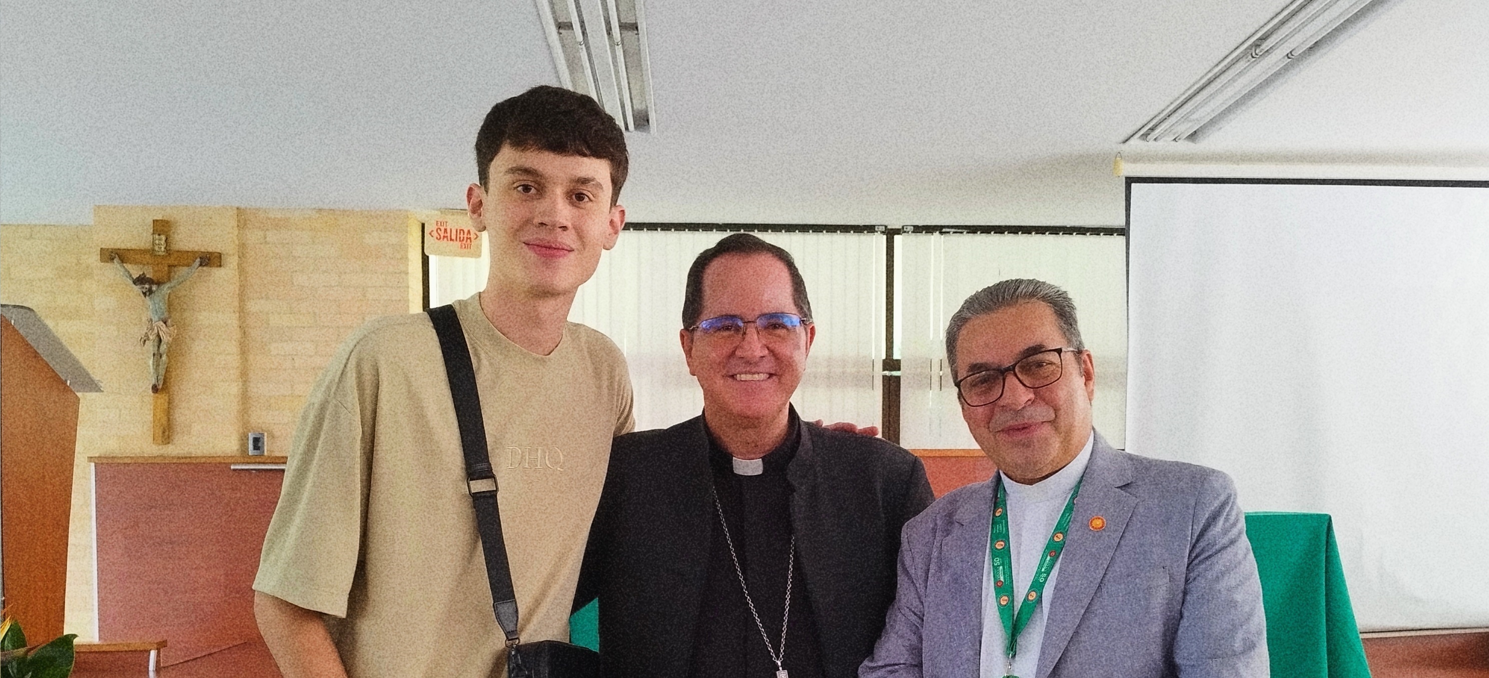 Visita del Obispo a la UCP